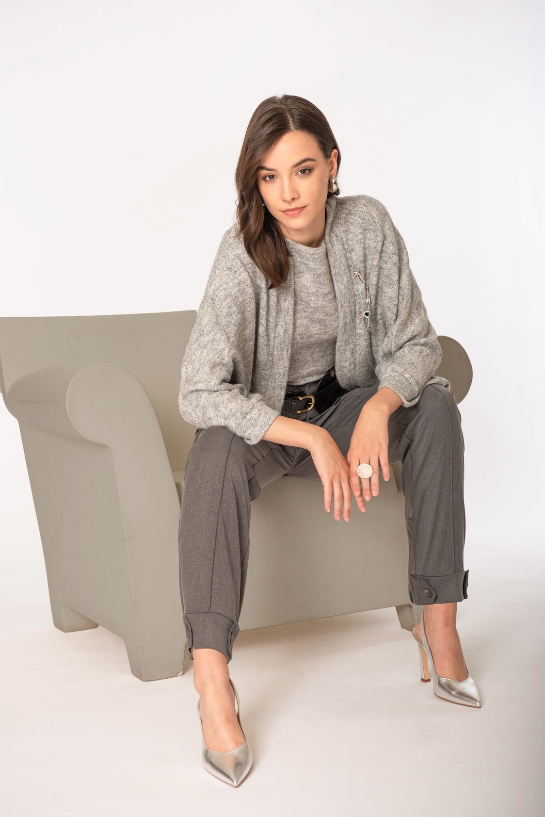 Pantalone con bottone e tasche