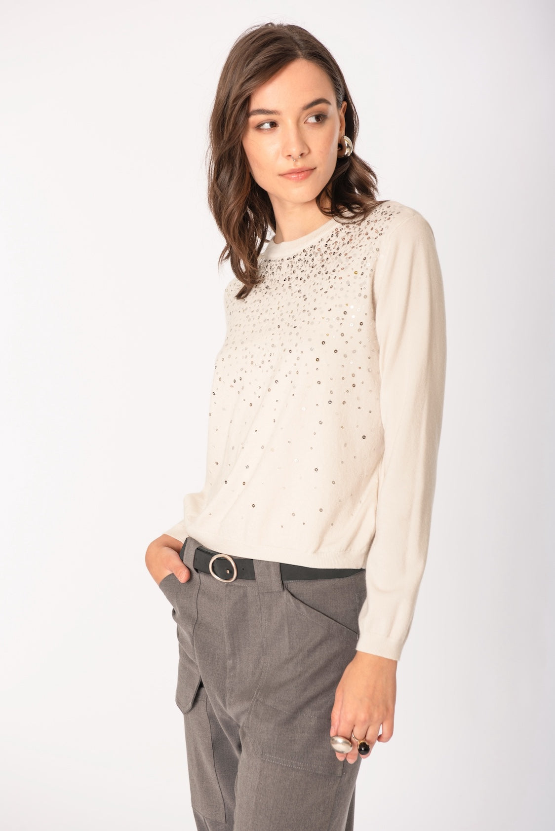 Pantalone con bottone e tasche