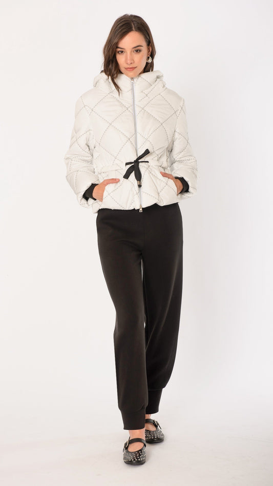 Piumino con impunture contrasto