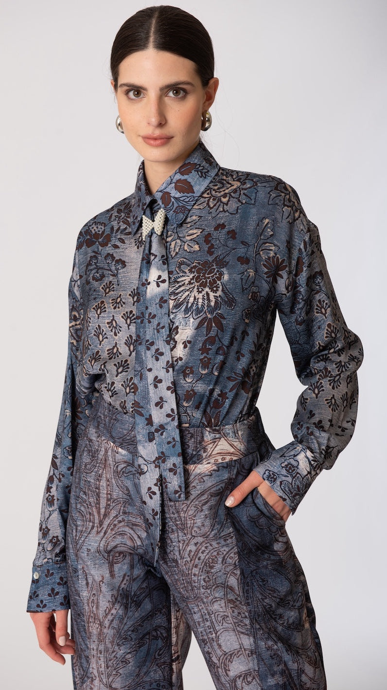 Camicia fantasia con ferma cravatta