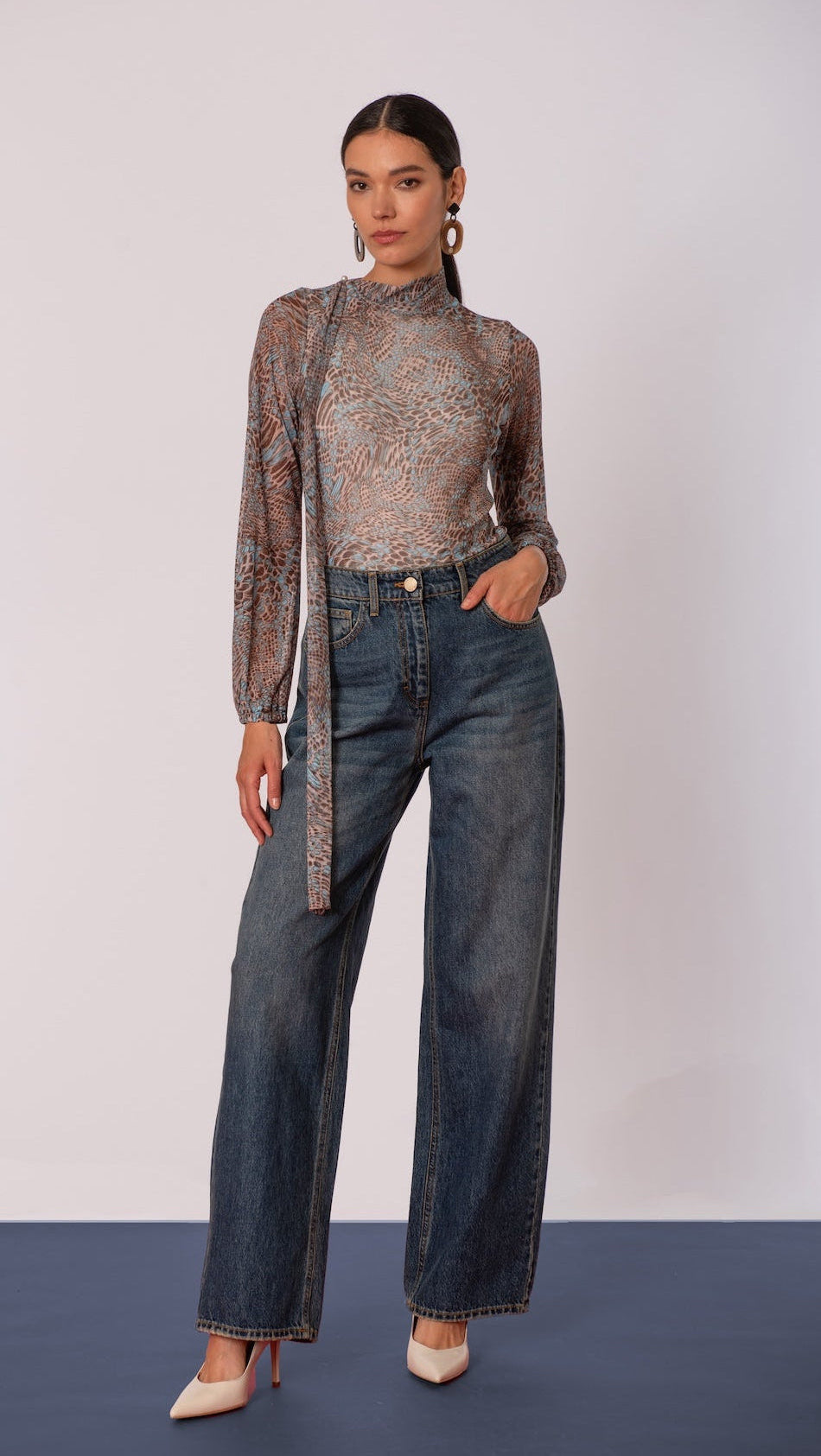 Blusa tulle animalier con sciarpina